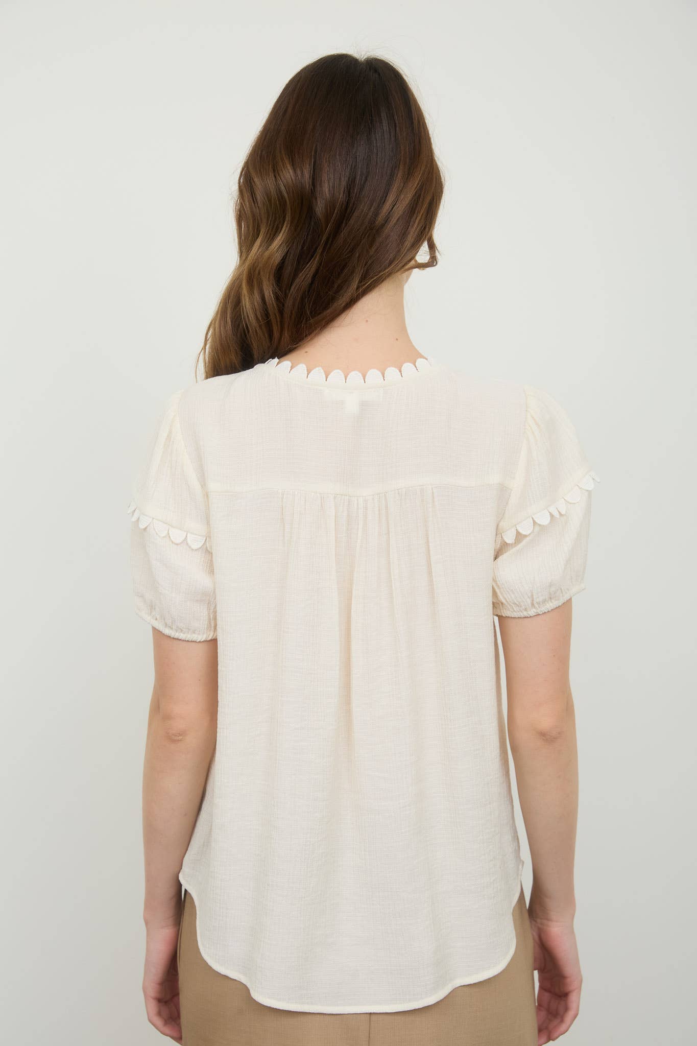 SCALLOP TRIM FRONT TIE DETAIL PUFF SLEEVE TOP