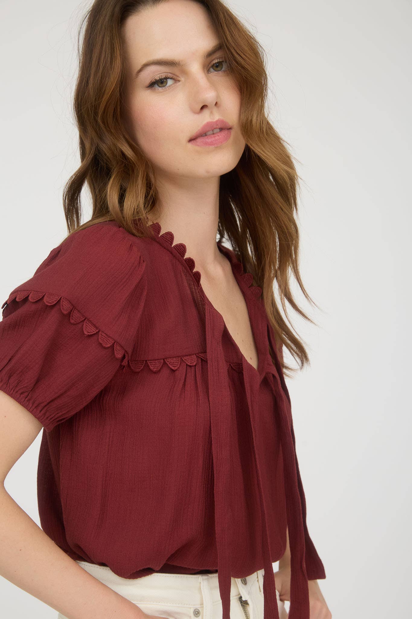 SCALLOP TRIM FRONT TIE DETAIL PUFF SLEEVE TOP