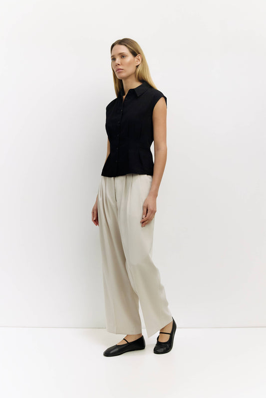 Gloria Black Sleeveless Collared Button-Down Top