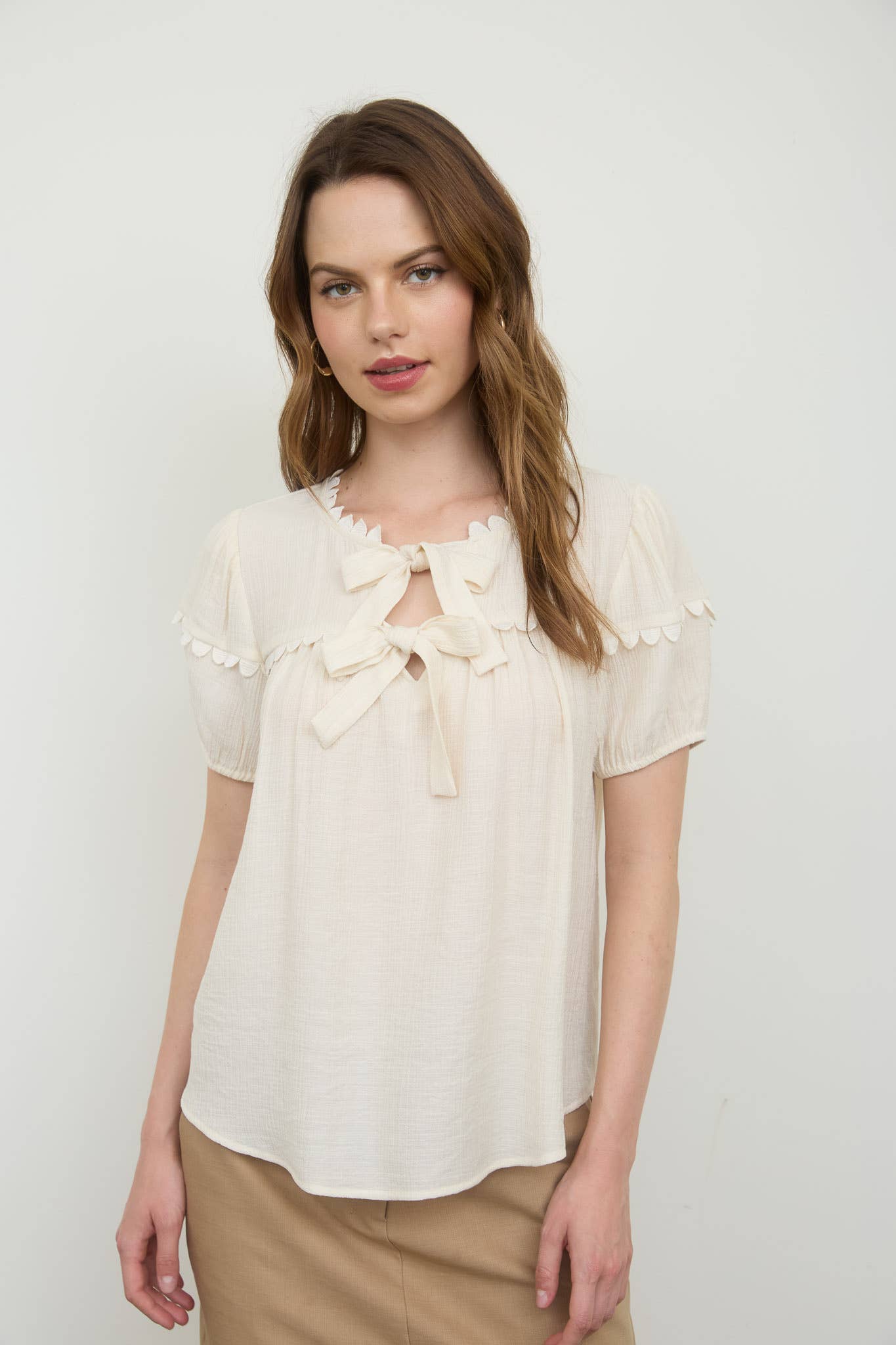 SCALLOP TRIM FRONT TIE DETAIL PUFF SLEEVE TOP