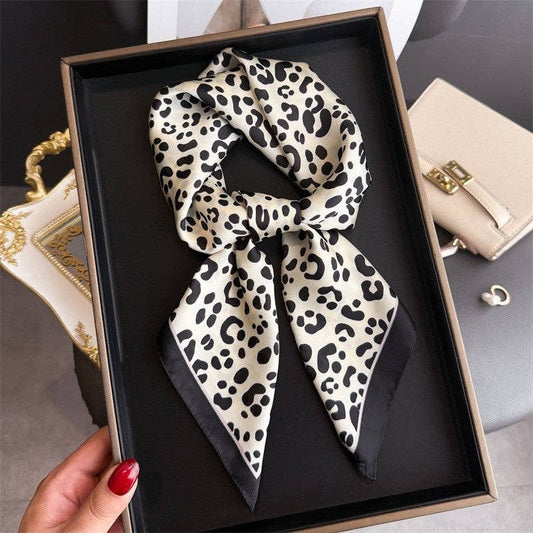 Fashionable Leopard Print Scarf