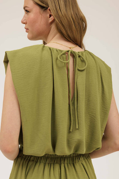 SLEEVELESS BALLOON CROP TOP