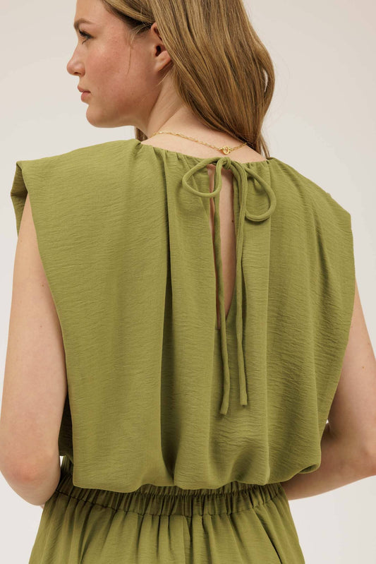SLEEVELESS BALLOON CROP TOP