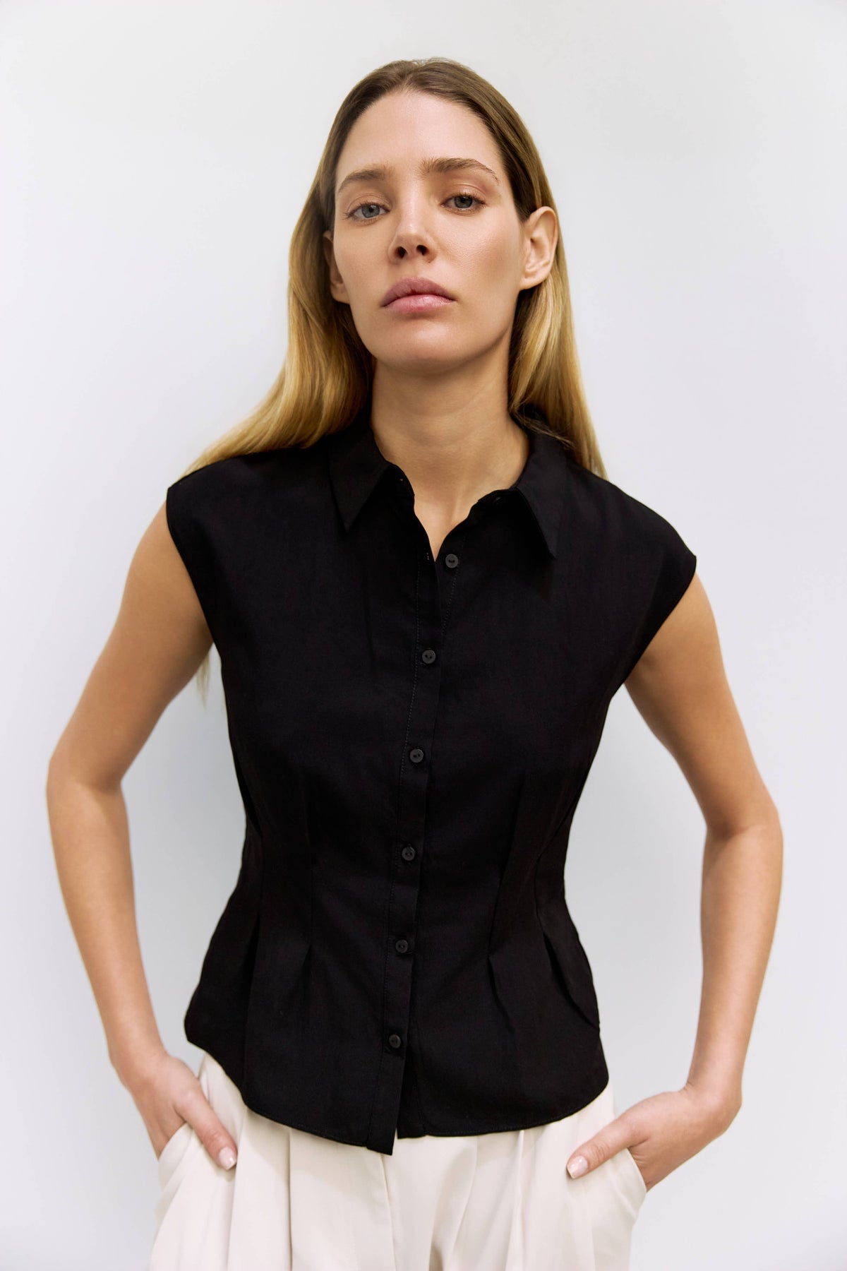 Gloria Black Sleeveless Collared Button-Down Top
