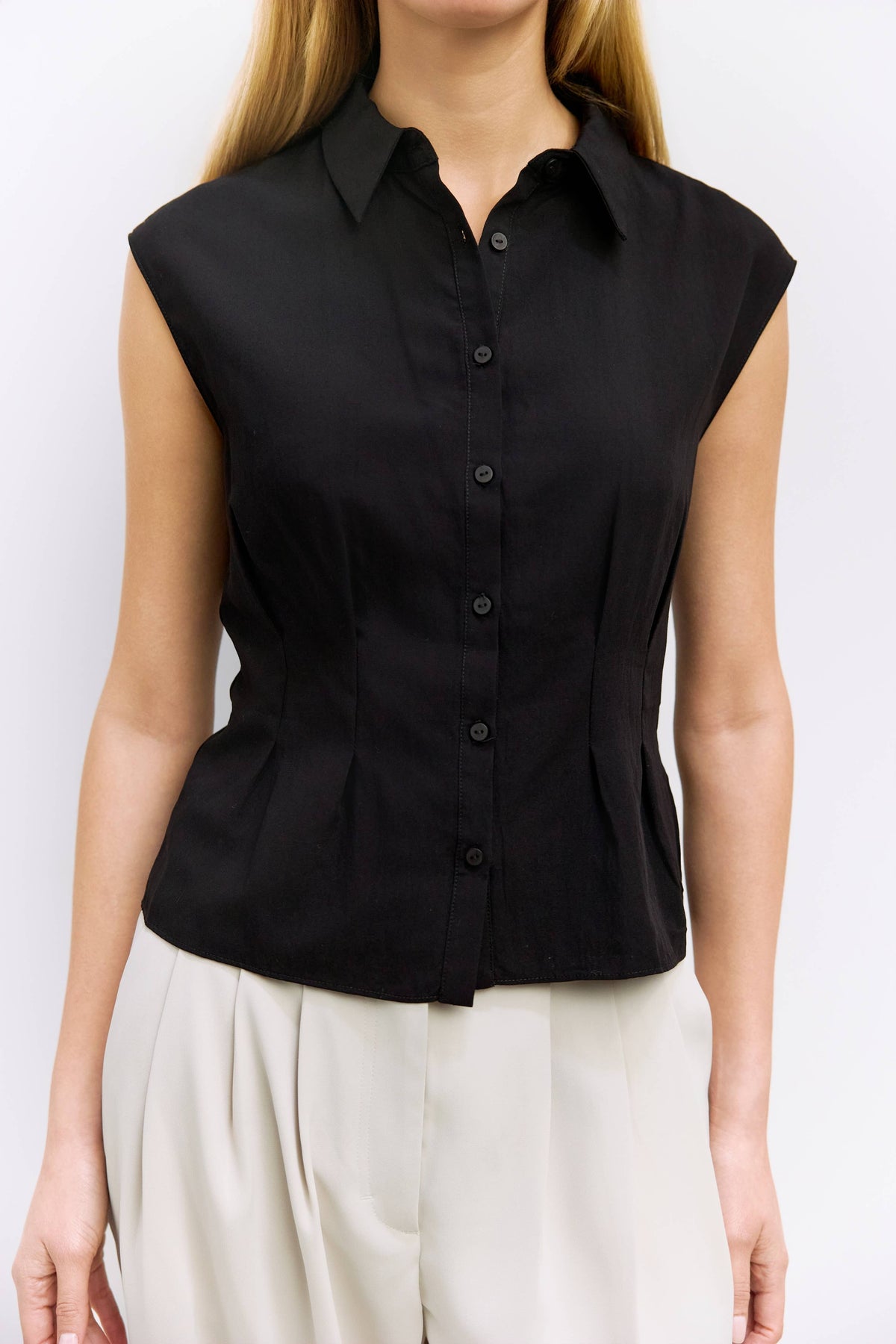 Gloria Black Sleeveless Collared Button-Down Top