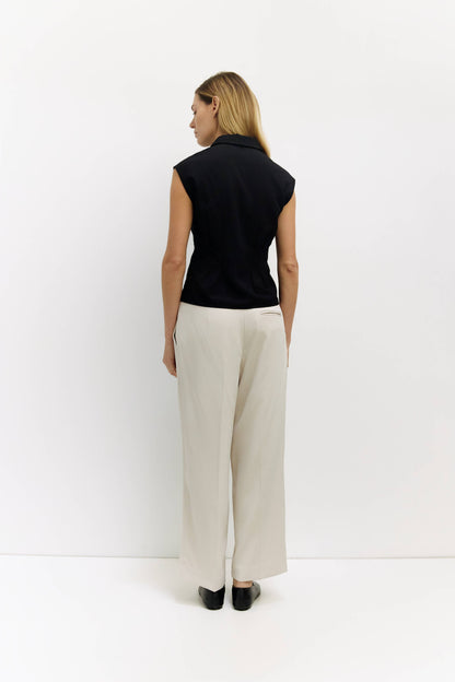 Gloria Black Sleeveless Collared Button-Down Top