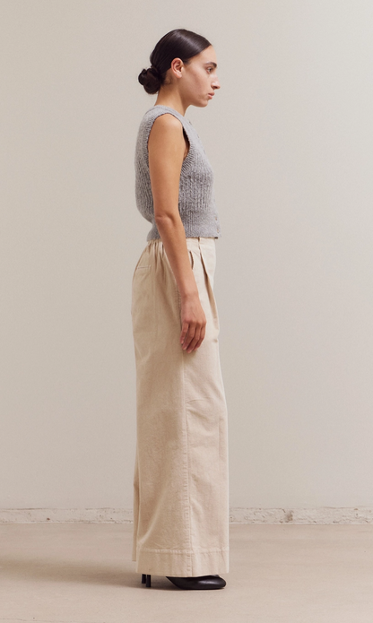 Fitted Sleeveless Sweater