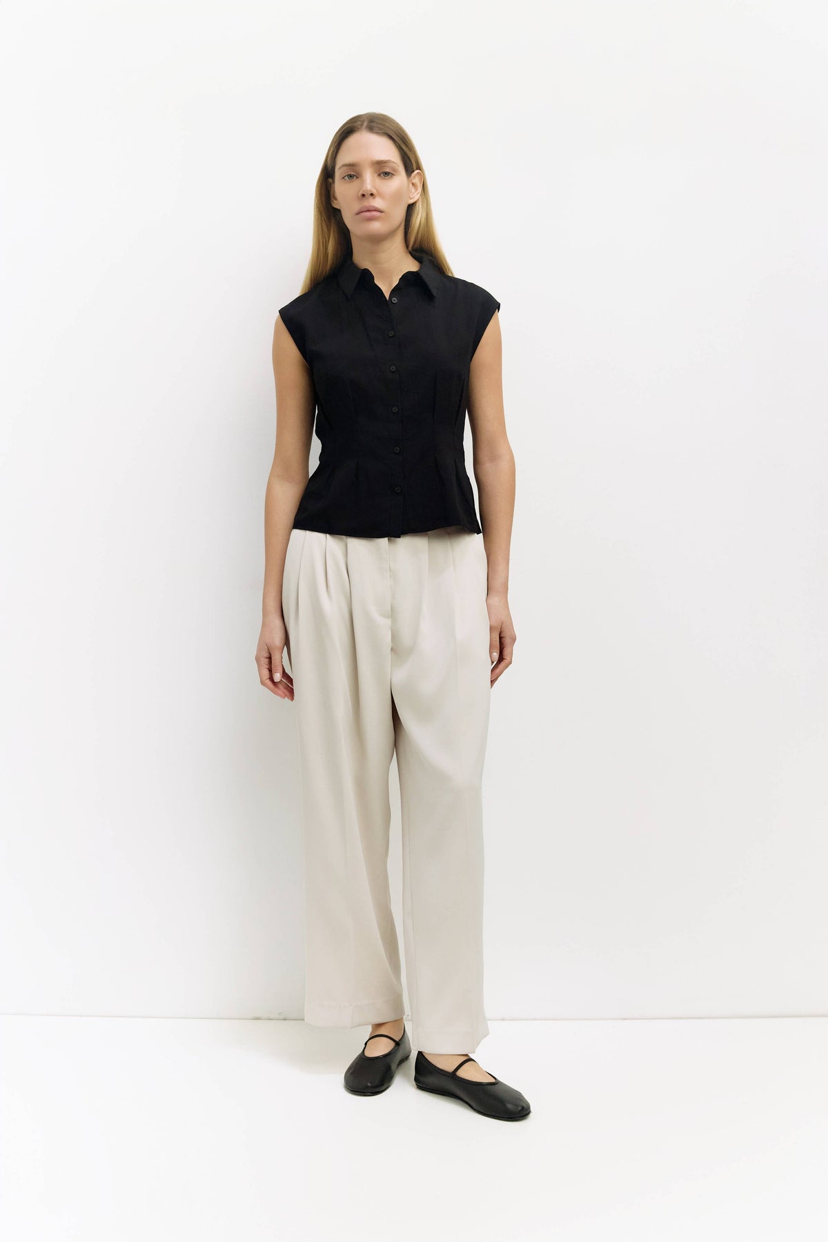 Gloria Black Sleeveless Collared Button-Down Top